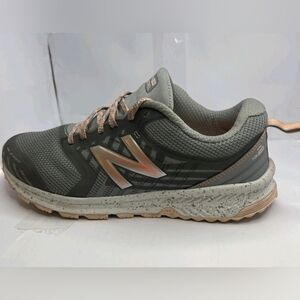 New Balance Women's FuelCore NITREL Trail Running Shoes Size 9 Silver Mink